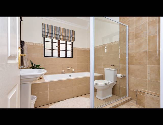 3 BEDROOM TOWNHOUSE FOR SALE IN HILLCREST CENTRAL
